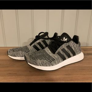 ADIDAS Swift Run SZ 7